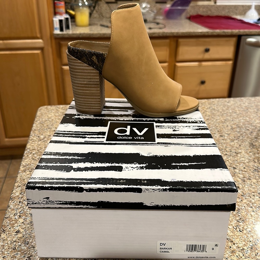 NWB Dolce Vita Barkar Ankle Boot